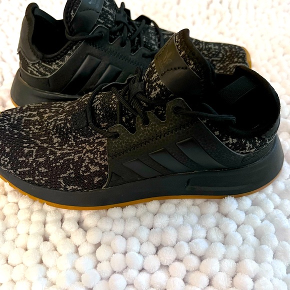 Adida - Picture 2 of 4